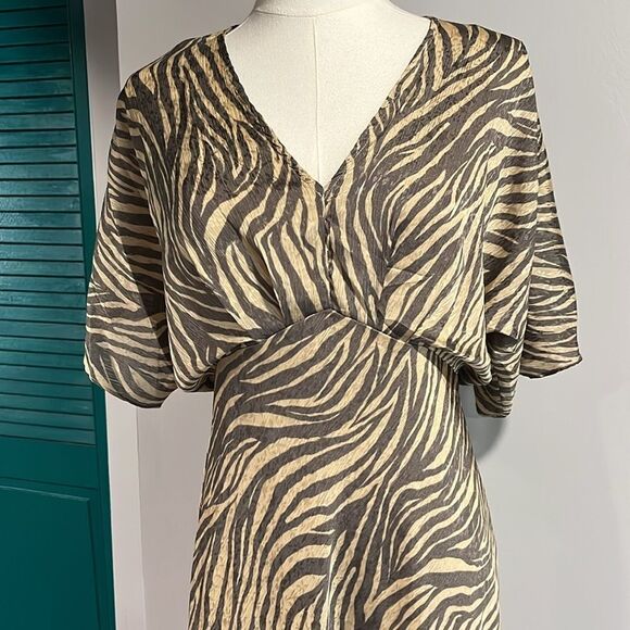 ASTR NEOT Flutter Sleeve Open Back Midi Dress Zebra - S ($99) - Picture 2 of 8